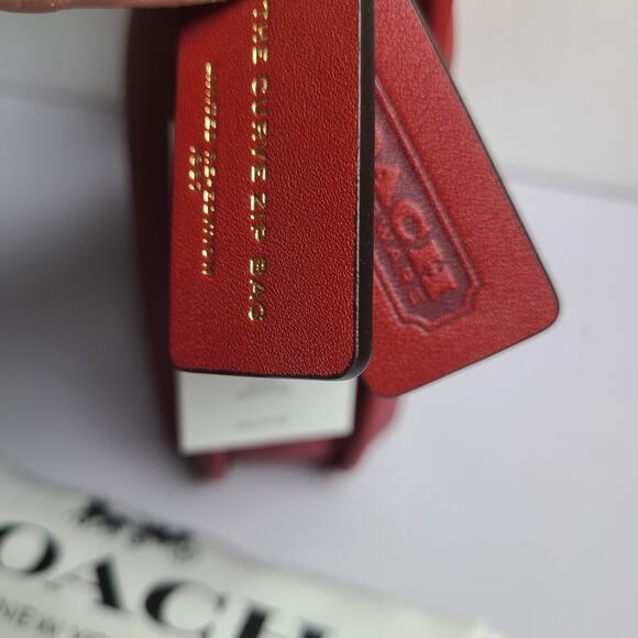 NWT Coach Curve Zip Shoulder Bag Glovetanned Leather CAF11 Brass/Ruby Red - Picture 4 of 4